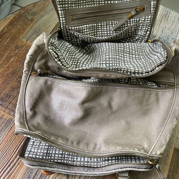 Liebskind purse in grey and beige. Roomy with many pockets. - Picture 2 of 7